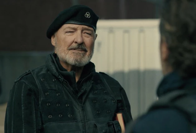 Момент из 3 серии сериала Выжившие